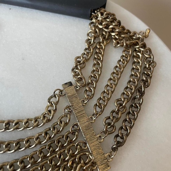 Layered chain necklace in brassy colour - Picture 2 of 3